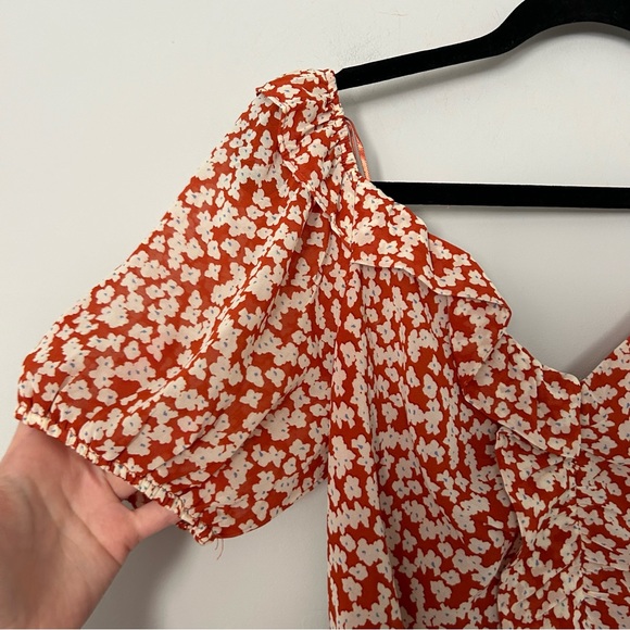 ASTR The Label Shirred Ruffle Mini Dress in Rust Ditsy Floral - Picture 4 of 7